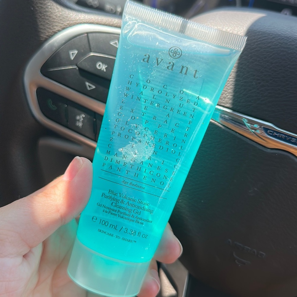 Avant blue volcanic stone cleansing gel
